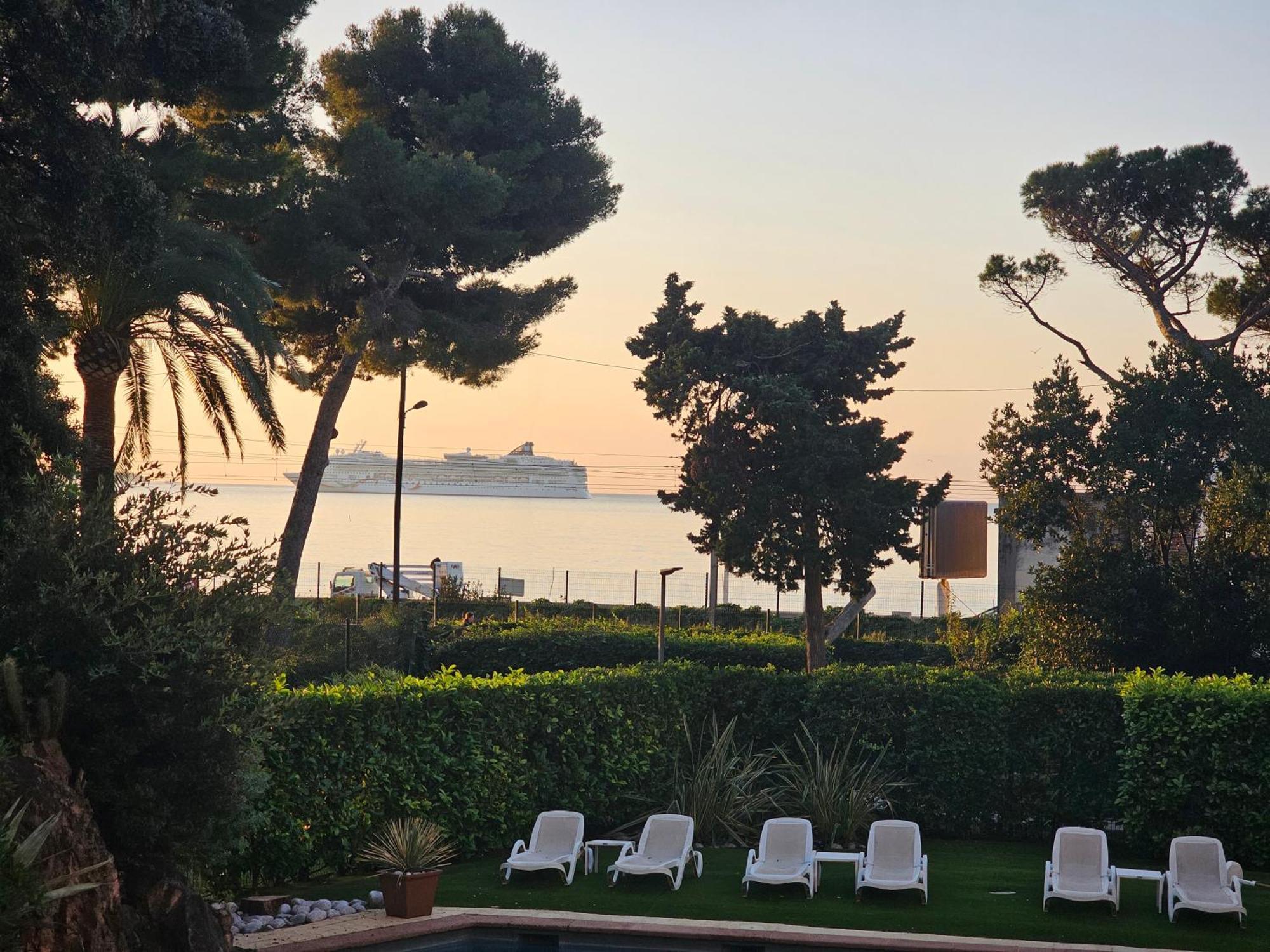 Luxotel Hotel 4*